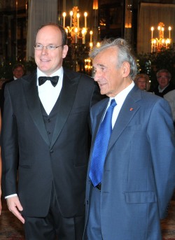 Image : S.A.S. le Prince a remis l�Olivier d�Or � M. Elie Wiesel
